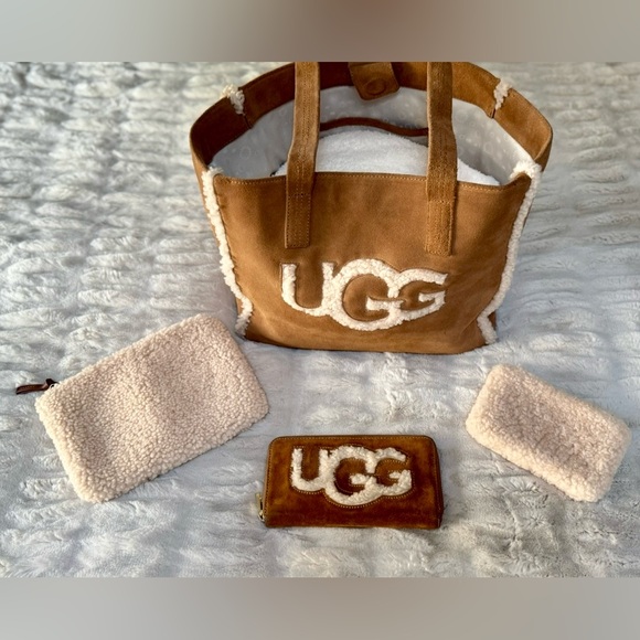 UGG Sheepskin Honey Zip Arndt Zip Wallet - Picture 14 of 14